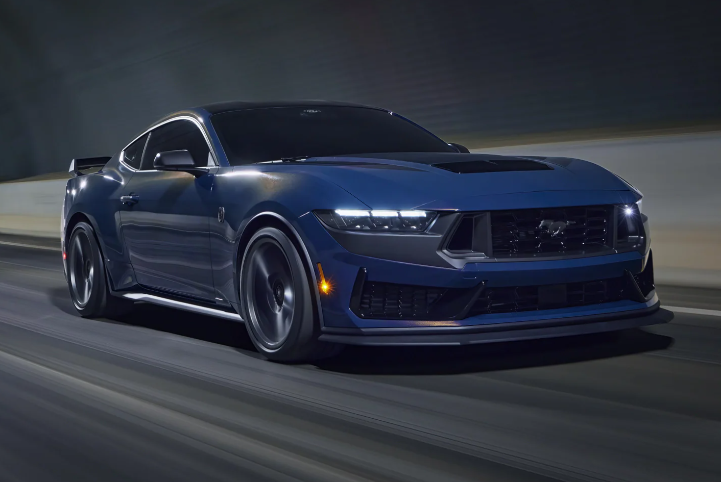 2025-ford-mustang-driving