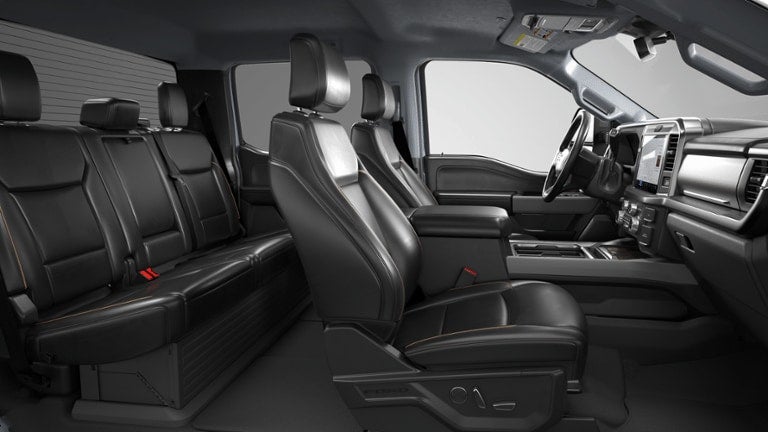 2026 Ford Chassis Cab F-450® LARIAT®