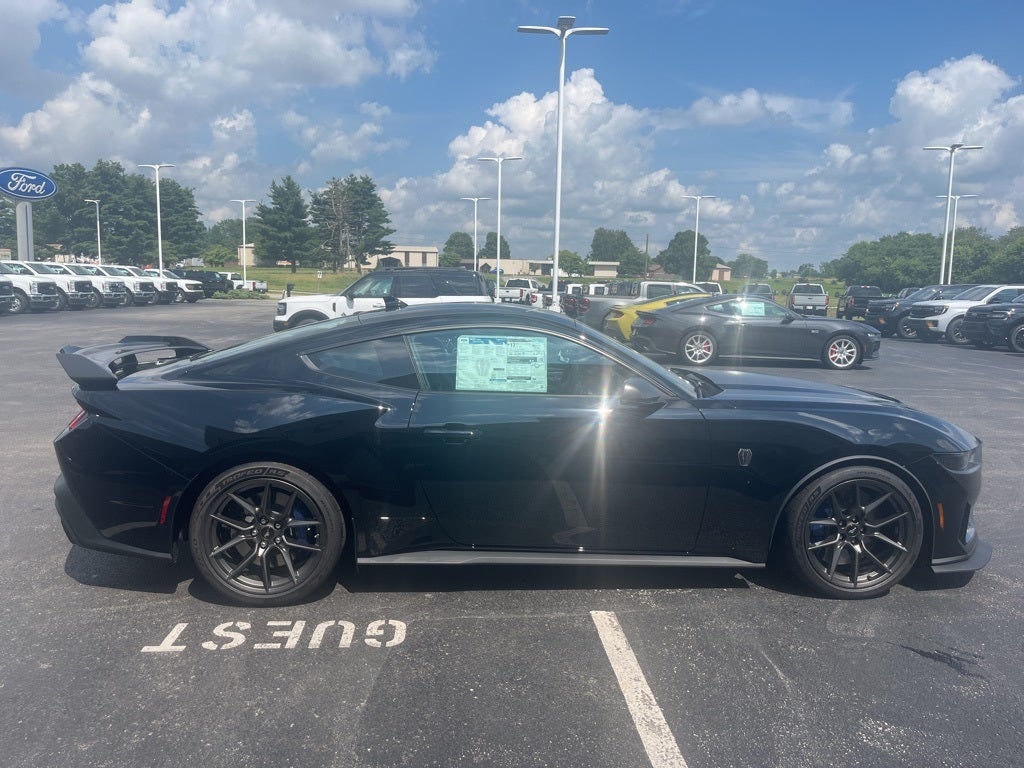 2025 Ford Mustang Dark Horse