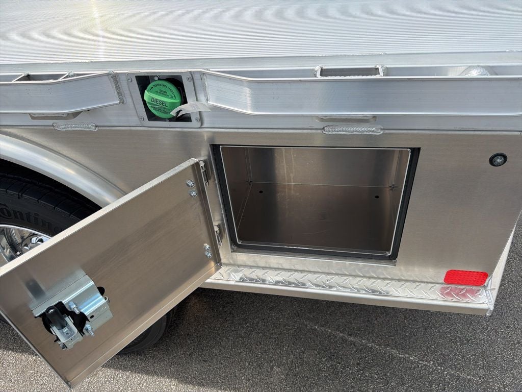 2026 Ford F-450SD Lariat DRW 9FT CM ALUMINUM DELUXE SKIRTED BED
