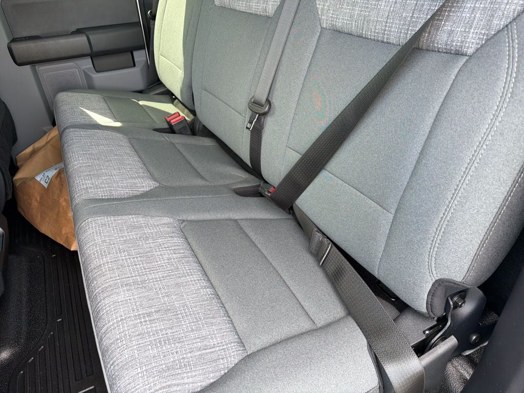 2026 Ford F-550SD XLT DRW CAB AND CHASIS