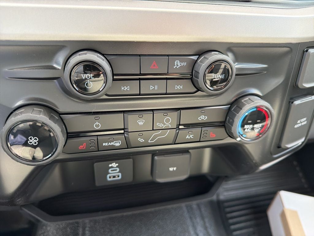 2026 Ford F-550SD XLT DRW CAB AND CHASIS