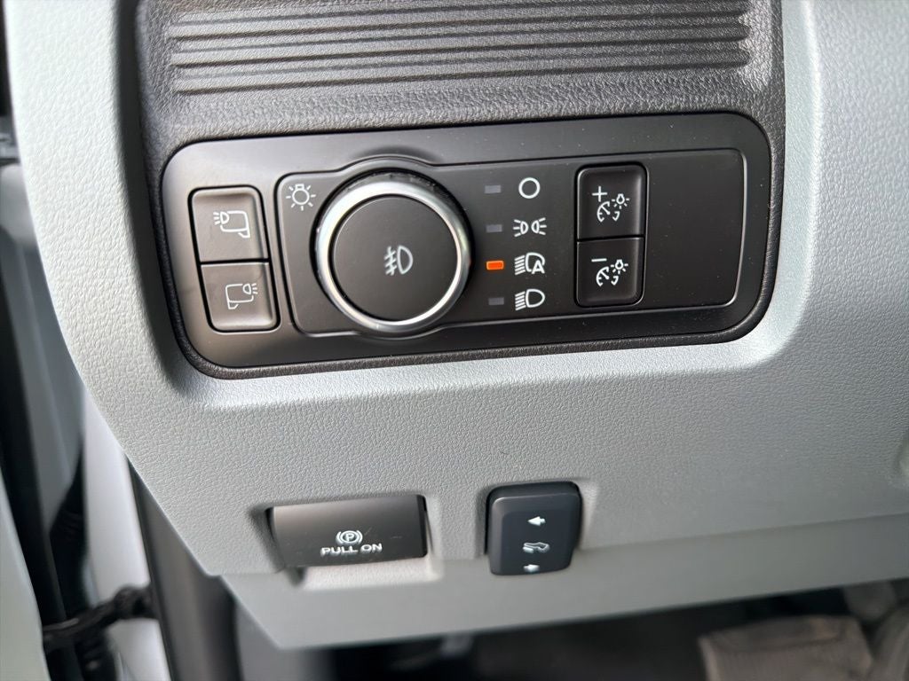 2026 Ford F-550SD XLT DRW CAB AND CHASIS