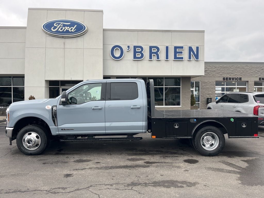 2026 Ford F-350SD Lariat DRW 9' Skirted Flat Bed