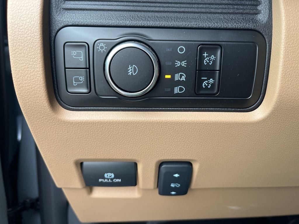 2026 Ford F-350SD Lariat DRW 9' Skirted Flat Bed