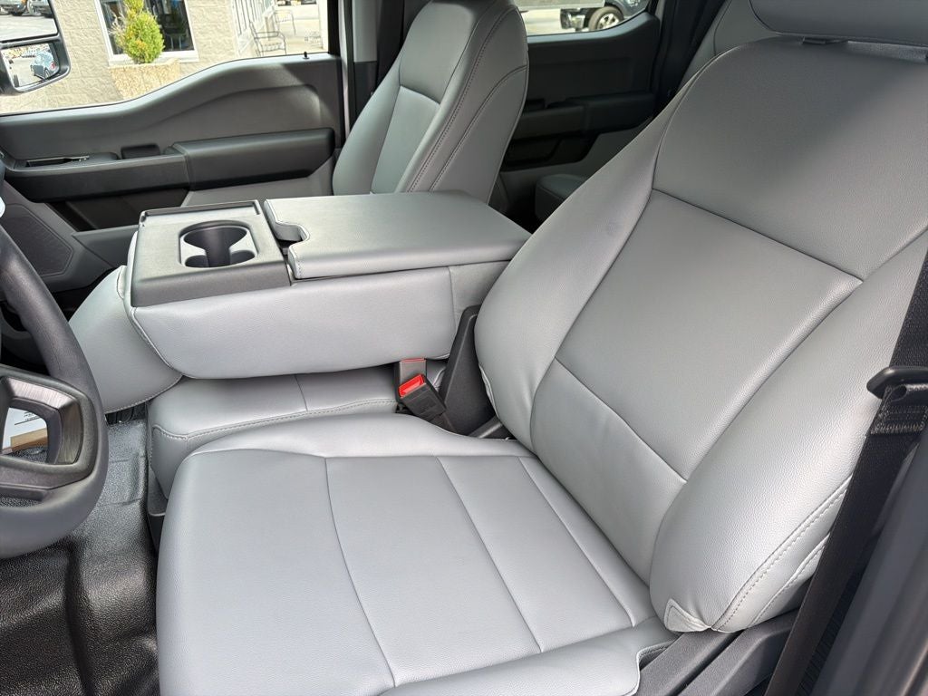 2026 Ford F-350SD CAB AND CHASIS DRW