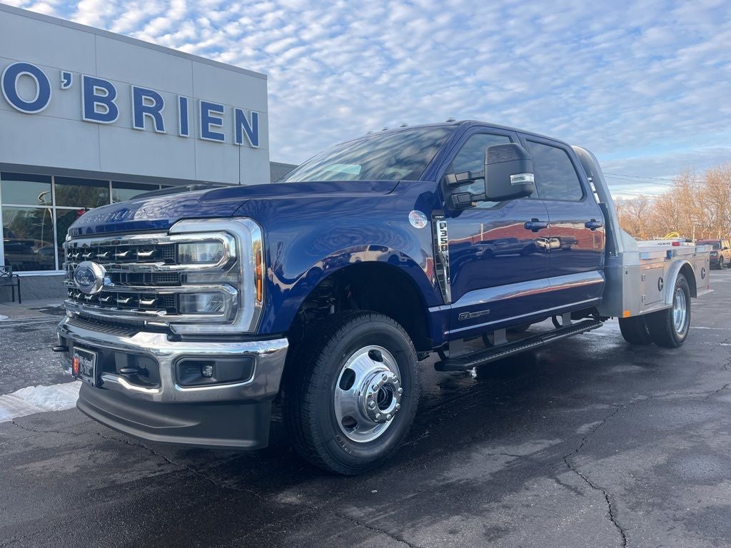 2026 Ford F-350SD Lariat DRW 9FT Aluminum CM Flat Bed