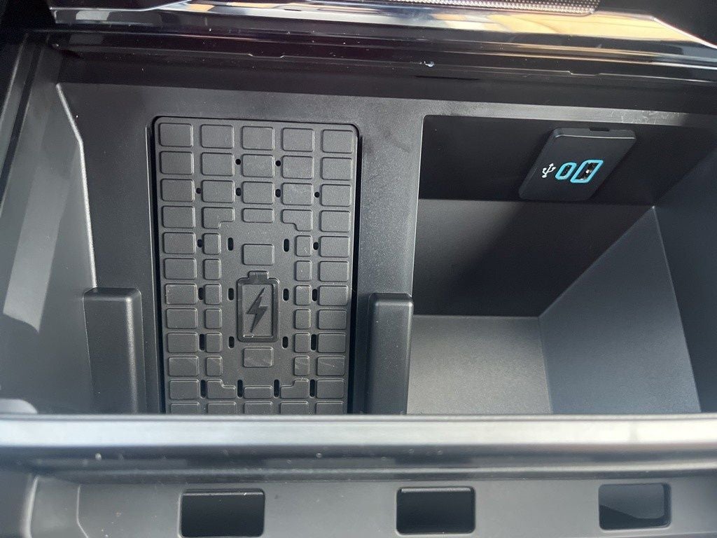 2026 Ford F-350SD Lariat DRW 9FT Aluminum CM Flat Bed