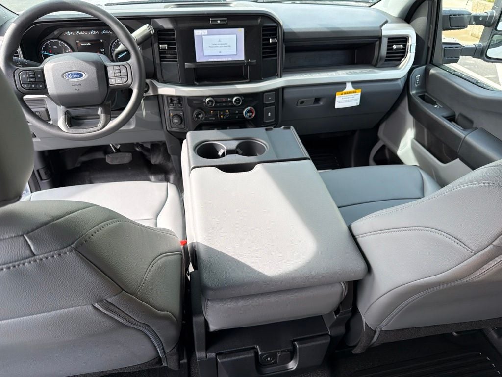 2026 Ford F-550SD XL CAB & CHASIS DRW