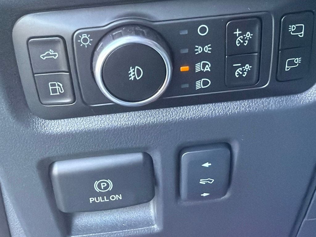 2025 Ford F-150 Lariat Hybrid