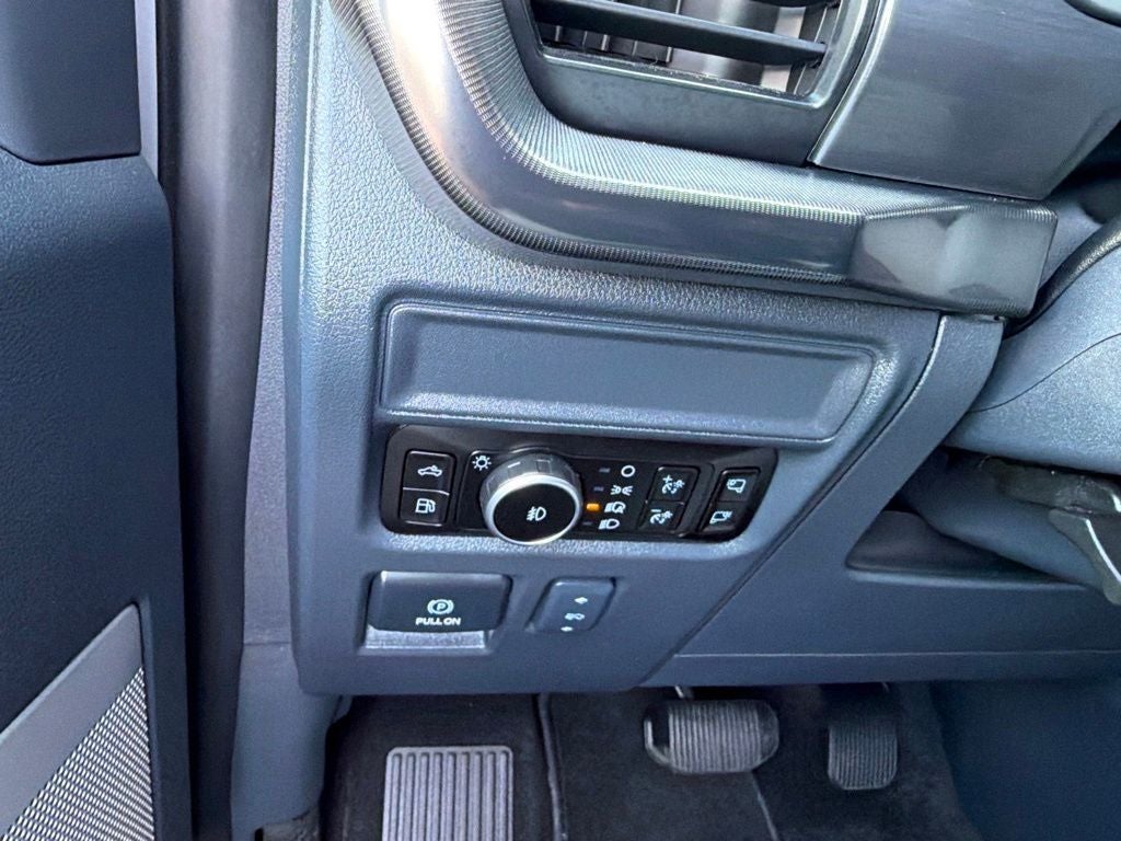 2025 Ford F-150 Lariat Hybrid