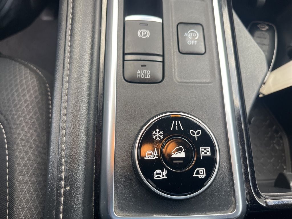 2023 Nissan Pathfinder SV