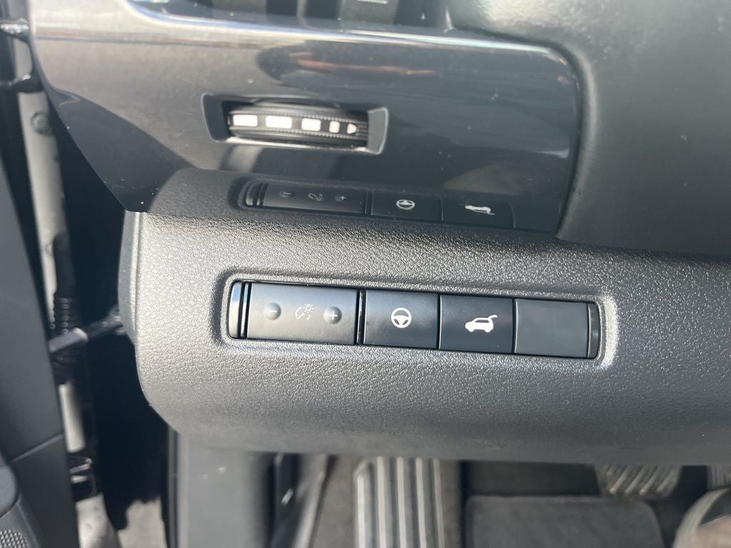 2023 Nissan Pathfinder SV