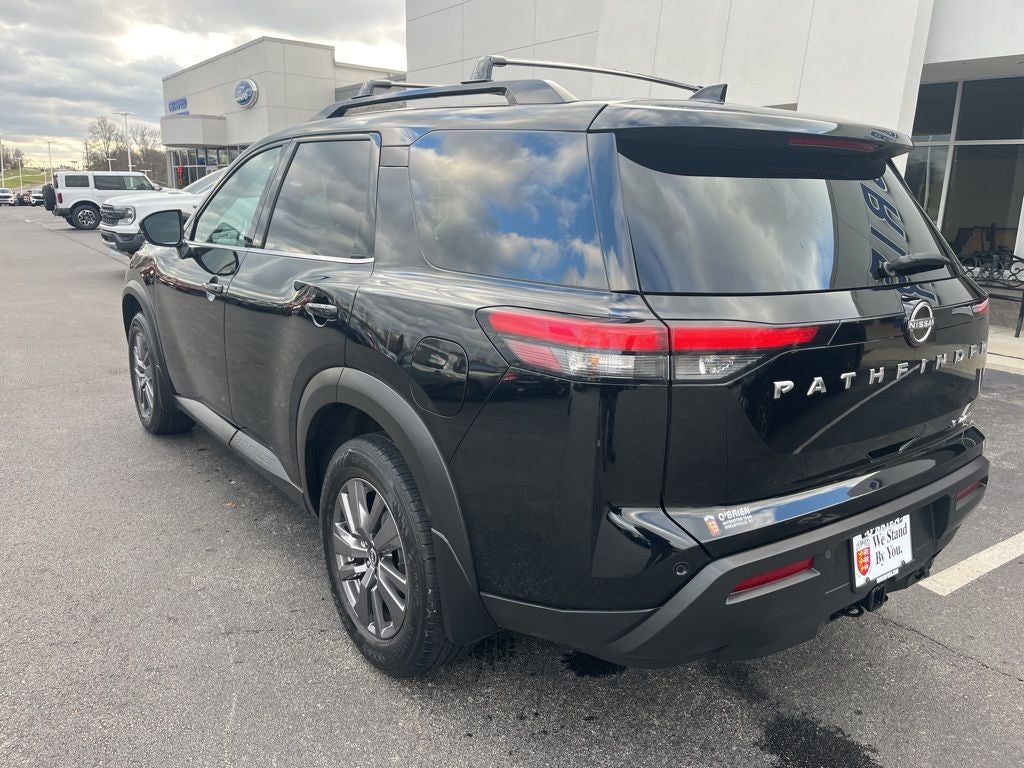 2023 Nissan Pathfinder SV