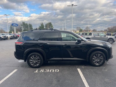 2023 Nissan Pathfinder SV