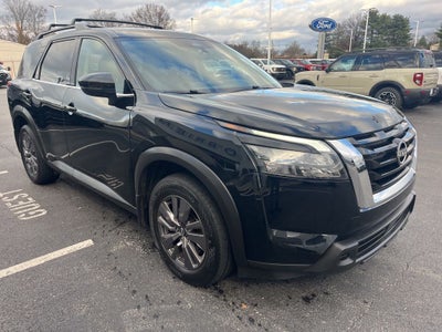 2023 Nissan Pathfinder SV
