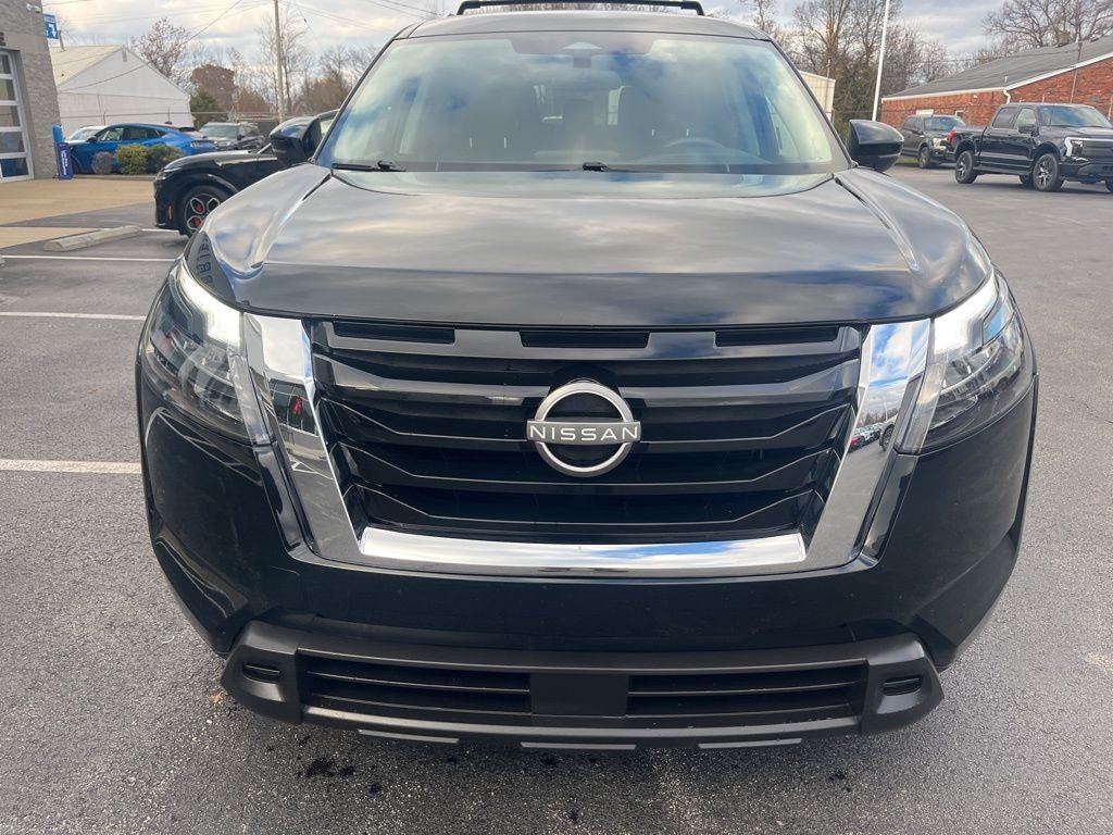 2023 Nissan Pathfinder SV