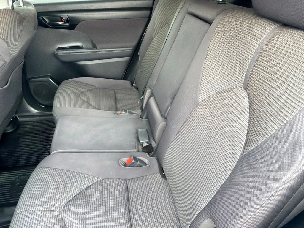 2022 Toyota Highlander LE